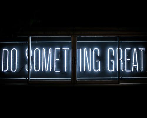 Neon-Schriftzug "Do something great."